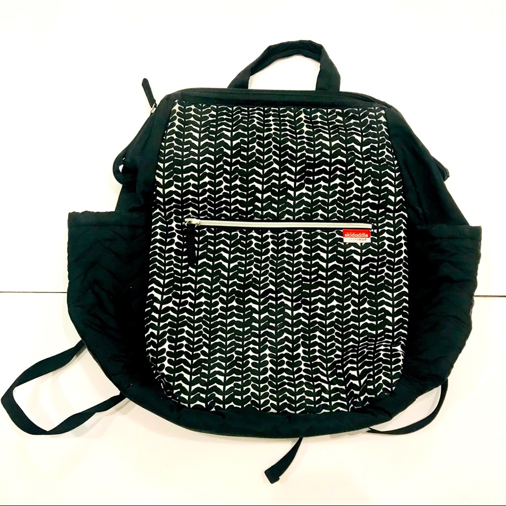 SKIDADDLE By Skip Hop Diaper Backpack Black Vine